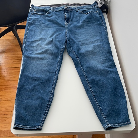 Torrid Medium Wash Sky High Skinny Jeans (24R) - Picture 1 of 4